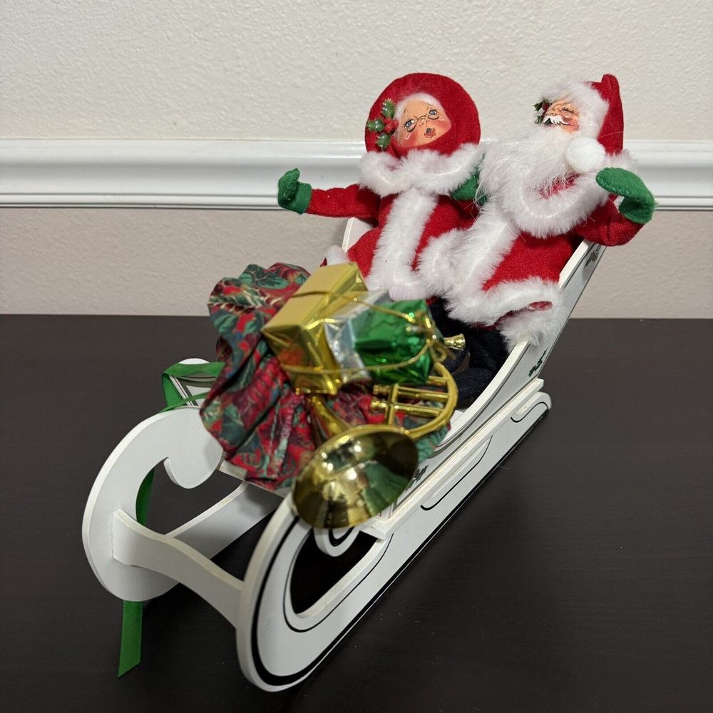 Vintage 1996 Annalee Santa & Mrs Claus in Sleigh with Gifts #5364 RARE Holly